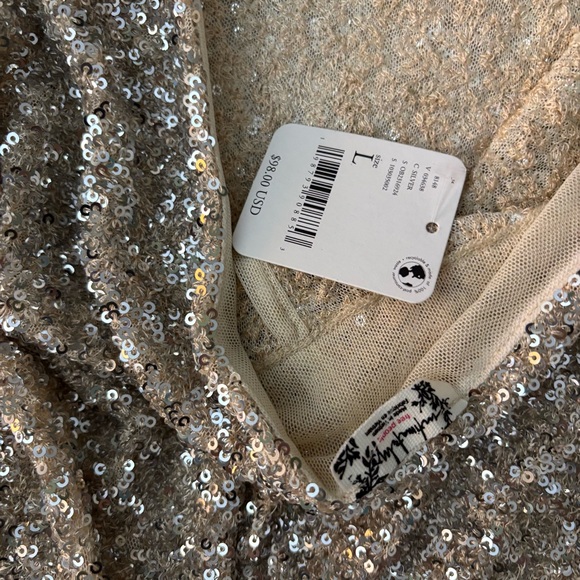 Free People Silver Sequin Backless blouse model leading the way long sleeve - Picture 5 of 9